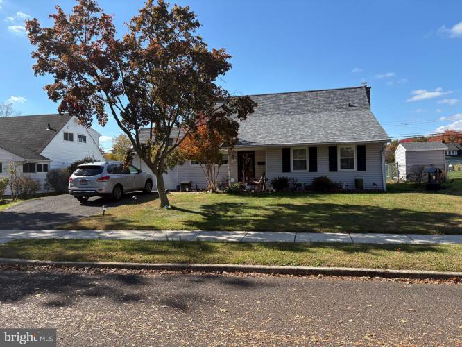 Photo of 11 Dolphin Road, Levittown PA