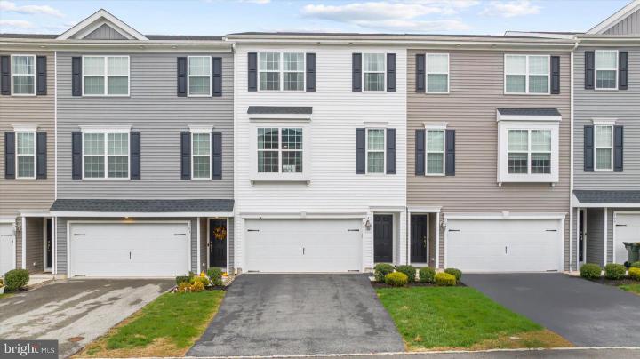 Photo of 105 Edgewater Court