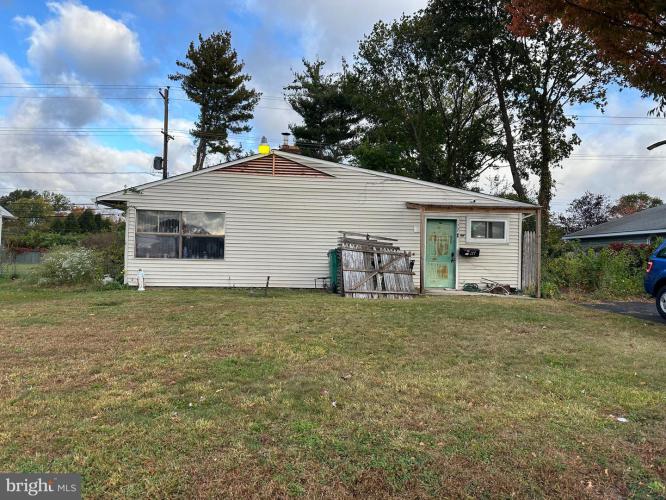 Photo of 177 Pinewood Drive, Levittown PA