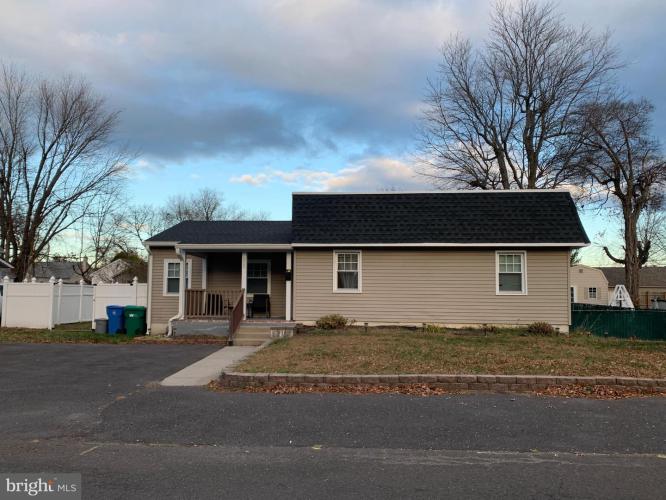 Photo of 825 Tulip Avenue