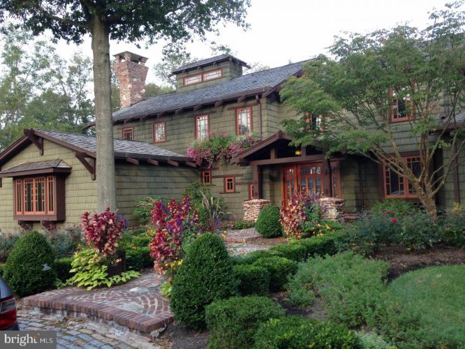 Photo of 6279 Pidcock Creek Road