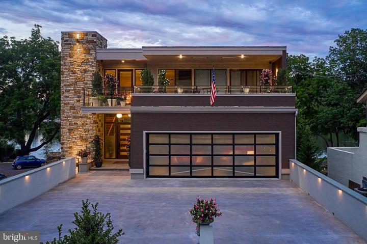 Photo of 182 S Main Street