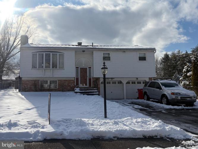 Photo of 1493 Maguire Lane