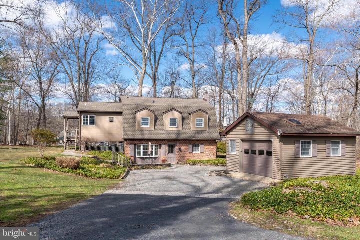 Photo of 1596 River Road