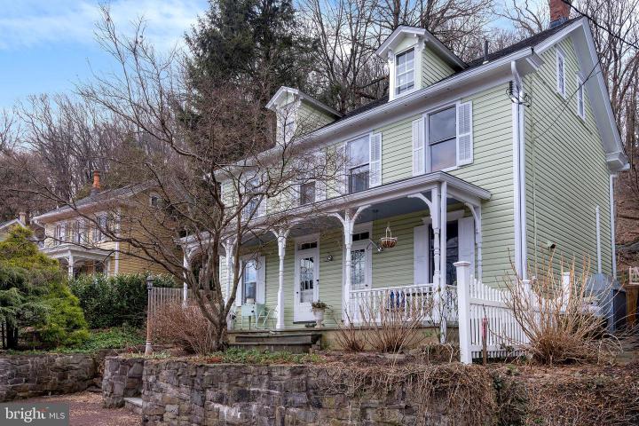 Photo of 3693 River Road