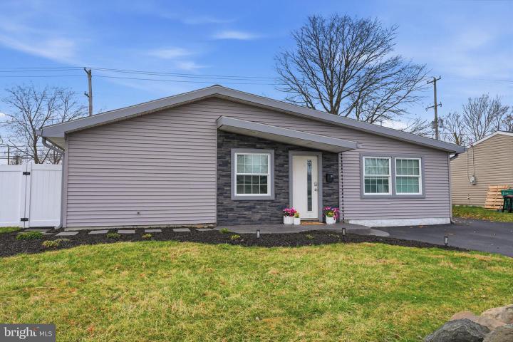 Photo of 21 Border Rock Road, Levittown PA
