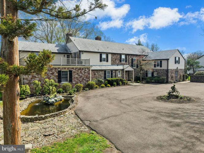 Photo of 1194 Street Road