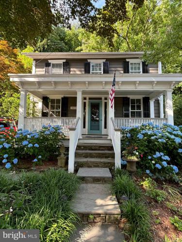 Photo of 3673 River Road