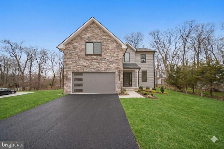 Photo of 2947 Bridge Street