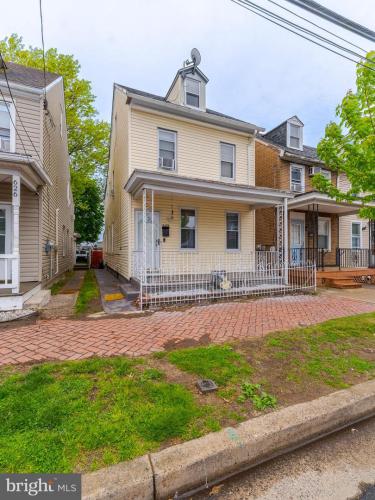 Photo of 628 Pine Street, Bristol PA