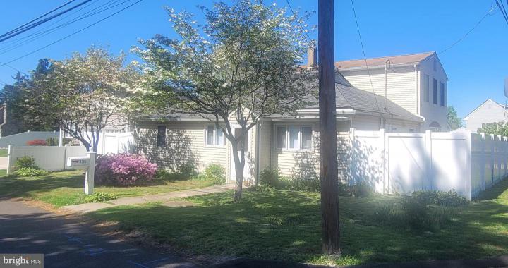 Photo of 4705 Oak Avenue