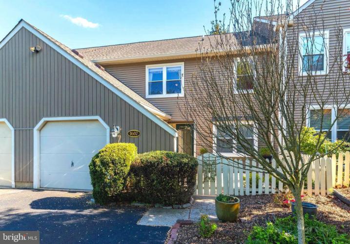 Photo of 1607 Lakeview Circle