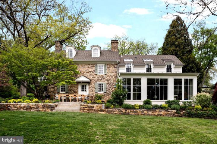 Photo of 465 E State Street