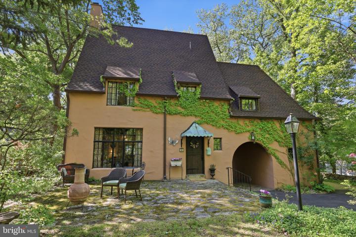 Photo of 104 W Ferry Road