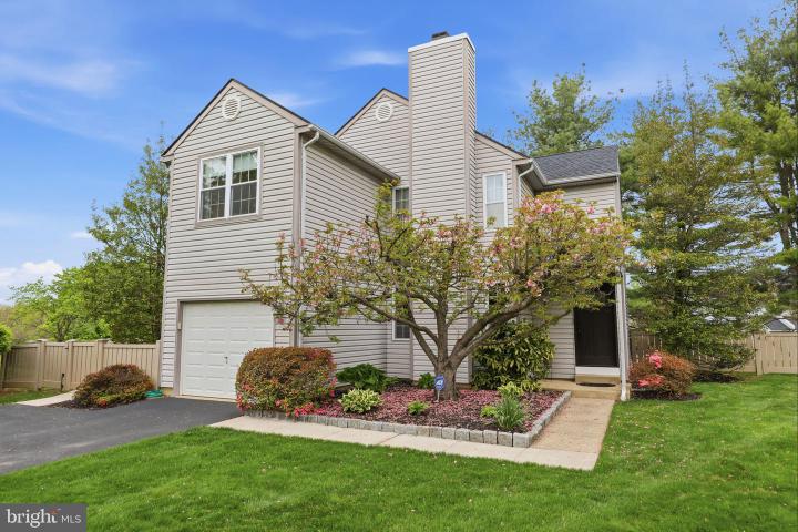 Photo of 118 N Ascot Ct