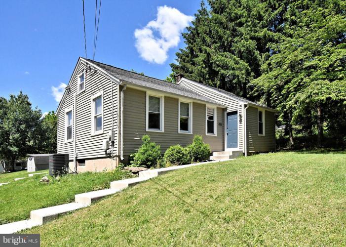 Photo of 822 N Limekiln Pike