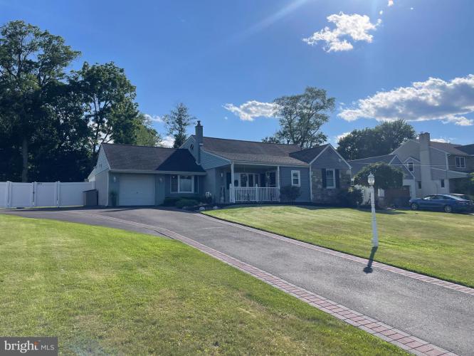 Photo of 1004 Hillside Drive