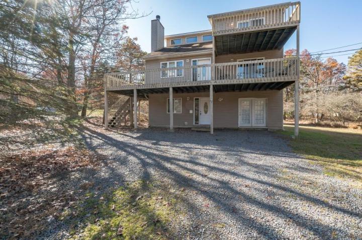 Photo of 82 Lindbergh Circle