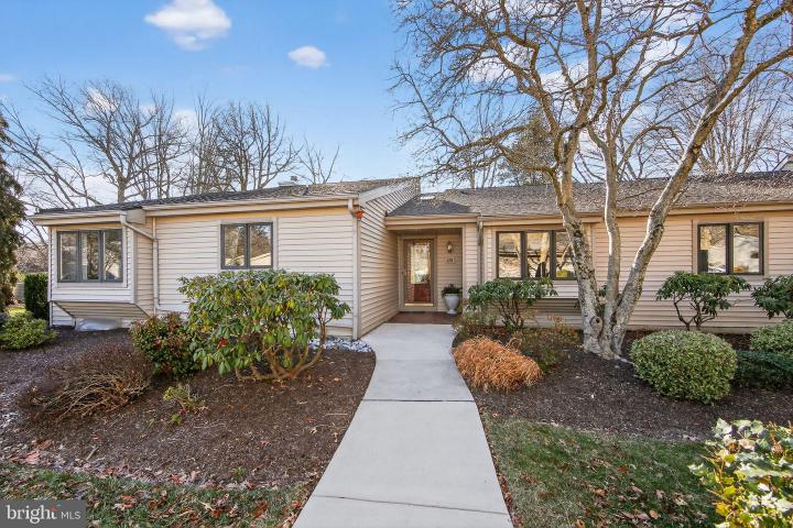 Photo of 458 Eaton Way 458