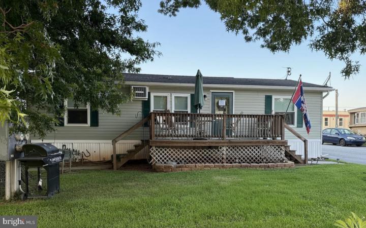 Photo of 887 Aspen Avenue