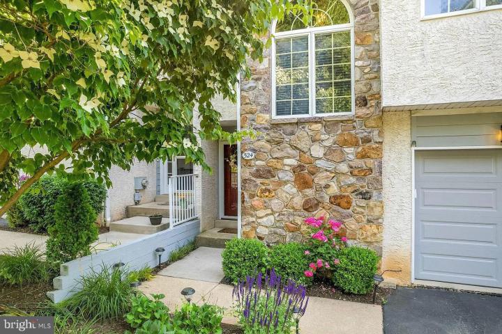 Photo of 524 E Saxony Drive 524