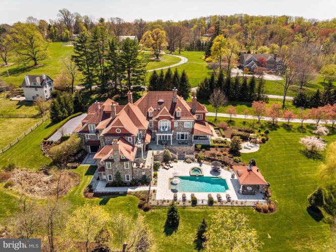 Photo of 1075 S Leopard Road