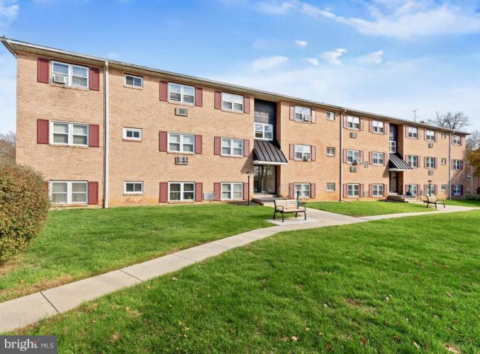 Photo of 335 E Lancaster Avenue E5