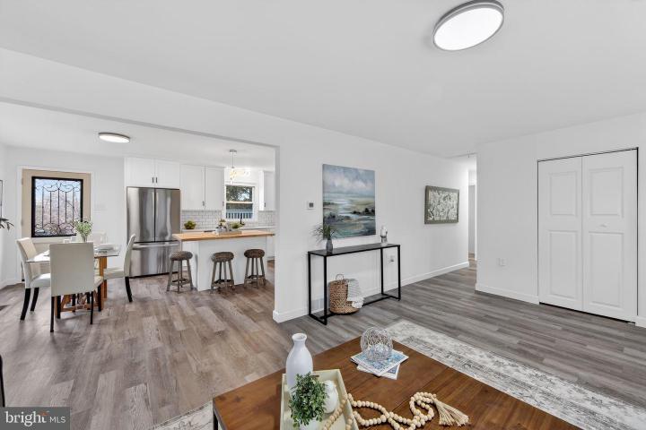 Photo of 2011 E Kings Highway