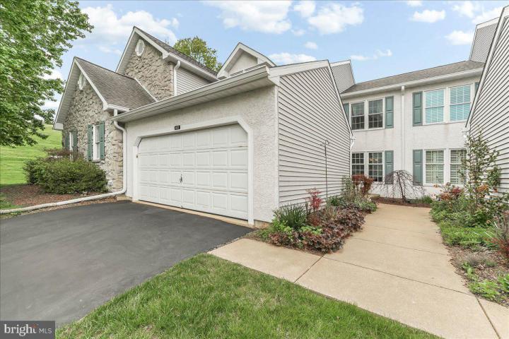 Photo of 402 Sumner Way