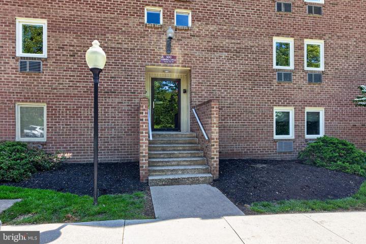 Photo of 300 Campbell Circle F10
