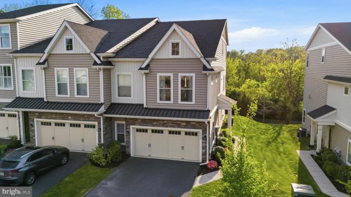 Photo of 332 Redbud Lane