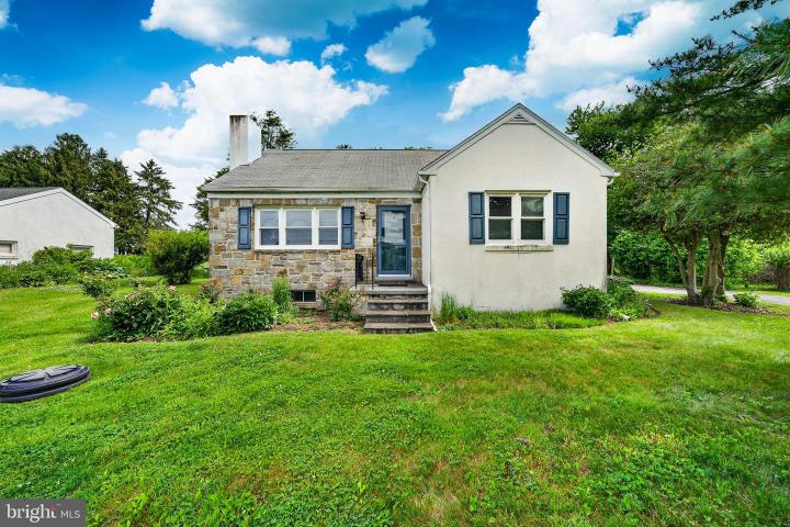 Photo of 3025 Strasburg Road