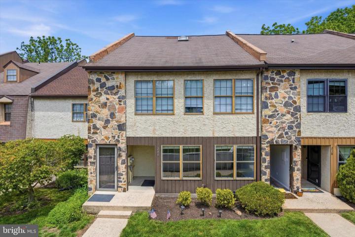 Photo of 240 Smallwood Court
