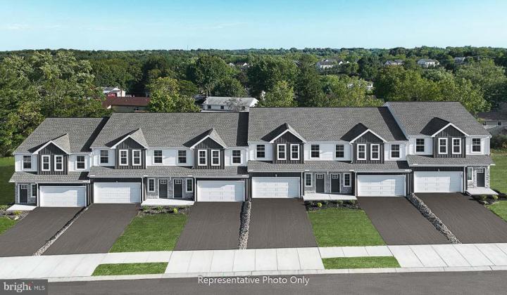 Photo of 7847 Oak Brook Drive, Harrisburg PA