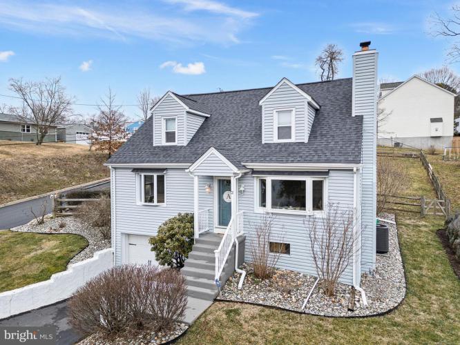 2 Dogwood Lane, Aston PA 19014 for sale by EveryHome Realtors