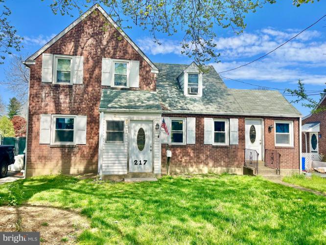 217 W Macdade Boulevard, Folsom PA 19033 for sale by EveryHome Realtors