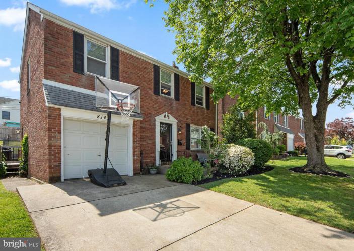 814 Shadeland Avenue, Drexel Hill PA 19026 for sale by EveryHome Realtors