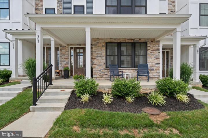 Photo of 303 W Squire Drive