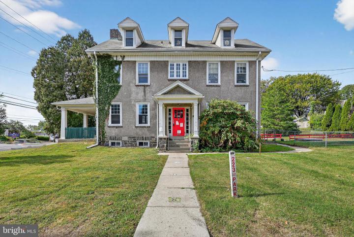 Photo of 223 E Park Road