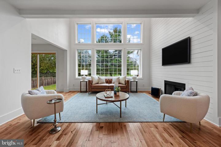 Photo of 118 W Beechtree Lane