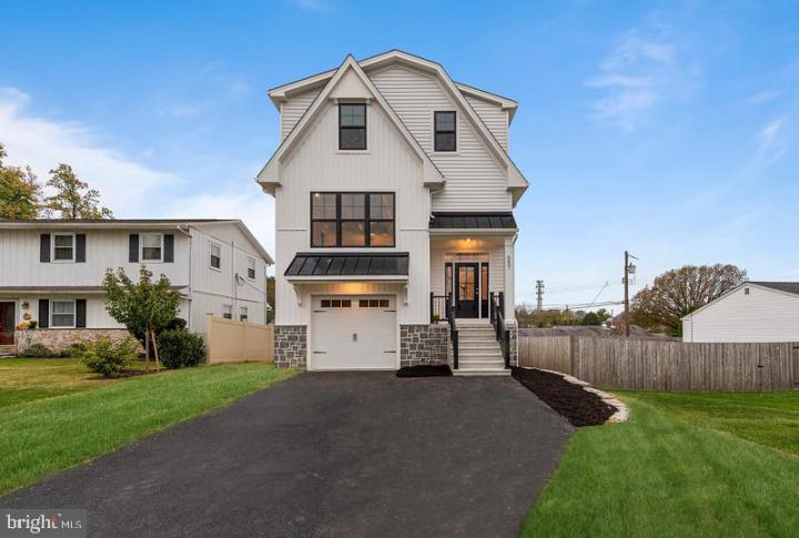 Photo of 204 3rd Ave