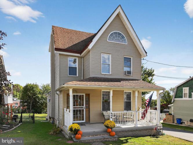 Photo of 606 Seneca Avenue