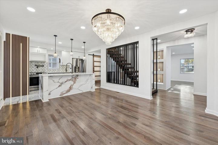 Photo of 323 Derwyn Road