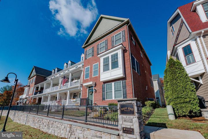 Photo of 634 W End Walk