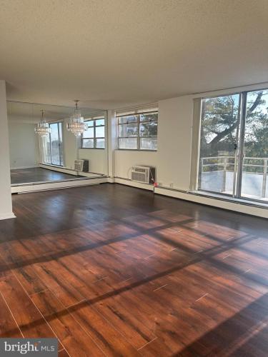 Photo of 1030 E Lancaster Avenue 708