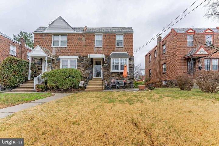 Photo of 4913 Woodland Avenue