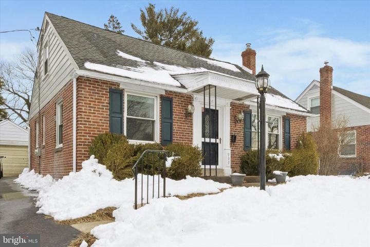 Photo of 933 Greenbriar Lane