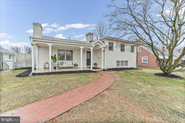 Photo of 658 E Leamy Avenue