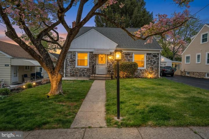 Photo of 1305 Center Road
