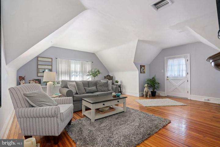 Photo of 118 Montrose Avenue C